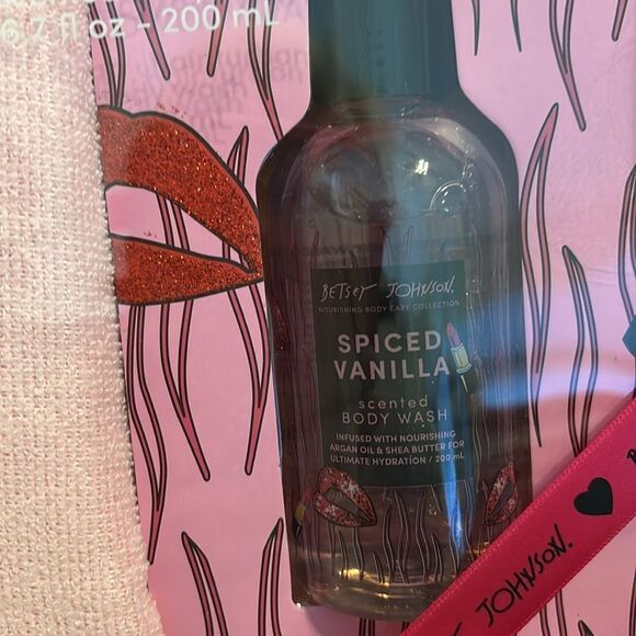 Betsey Johnson Shower Wrap, hair turban & Bath Set - Picture 6 of 8